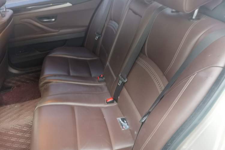 Used BMW 5 Series 2017 525Li Luxury Design Package Left Rear Seat