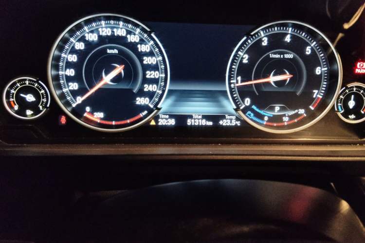 Used BMW 5 Series 2017 525Li Luxury Design Package Odometer Close Up