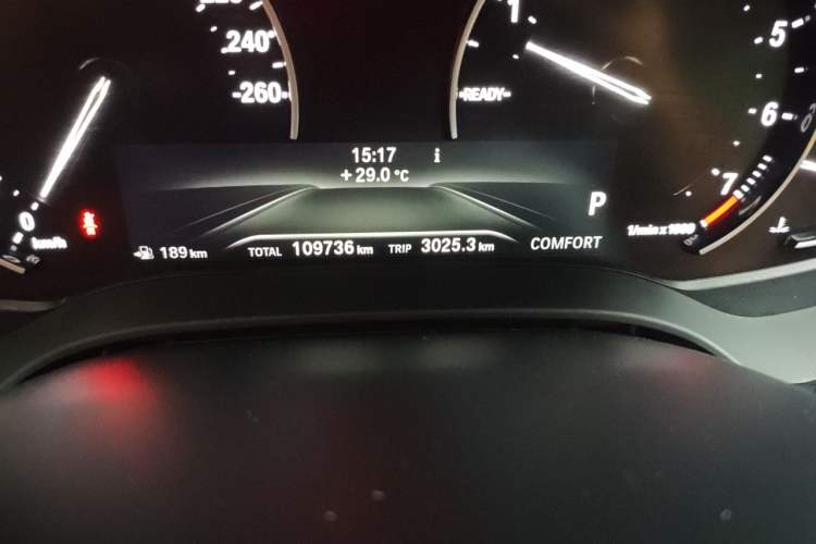 Used BMW 5 Series 2017 528Li Leading Model Odometer Close Up