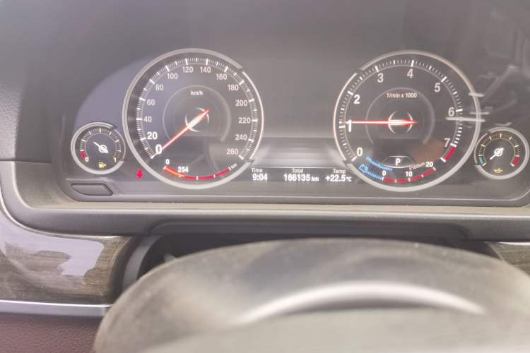 Used BMW 5 Series 2017 525Li Luxury Design Package Odometer Close Up