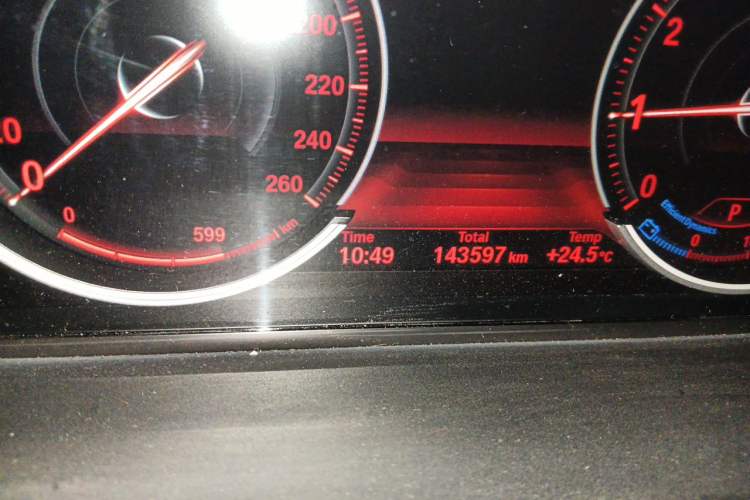 Used BMW 5 Series 2017 525Li Leading Model Odometer Close Up
