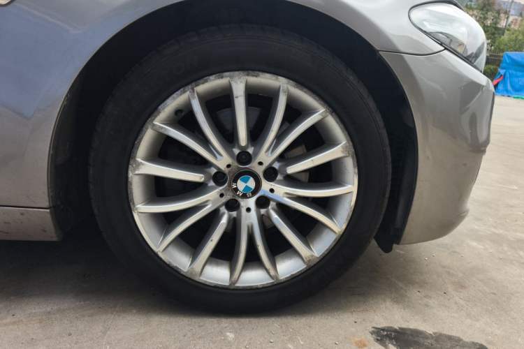 Used BMW 5 Series 2017 525Li Luxury Design Package Right Front Wheel Hub