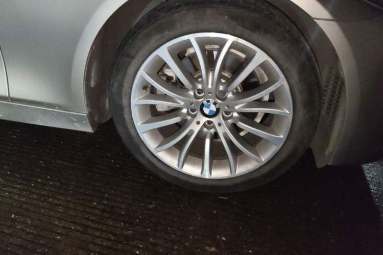 Used BMW 5 Series 2017 525Li Luxury Design Package Right Front Wheel Hub