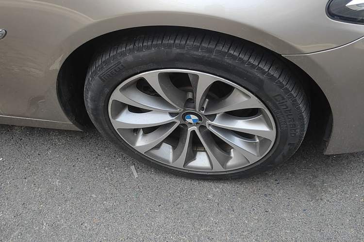 Used BMW 5 Series 2017 525Li Leading Model Right Front Wheel Hub