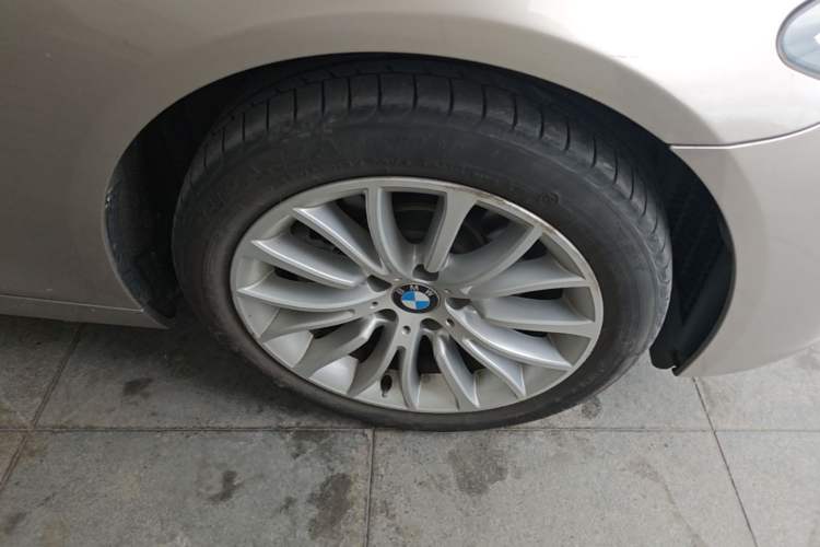 Used BMW 5 Series 2017 525Li Luxury Design Package Right Front Wheel Hub