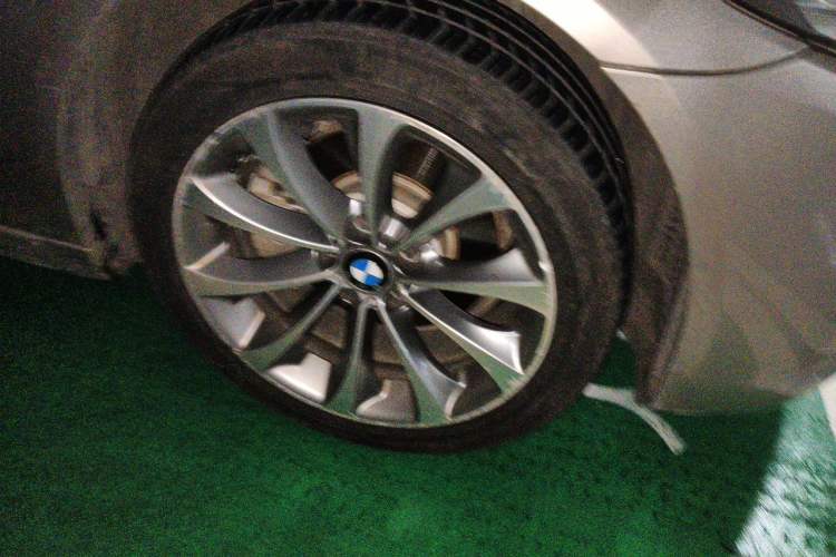Used BMW 5 Series 2017 525Li Leading Model Right Front Wheel Hub