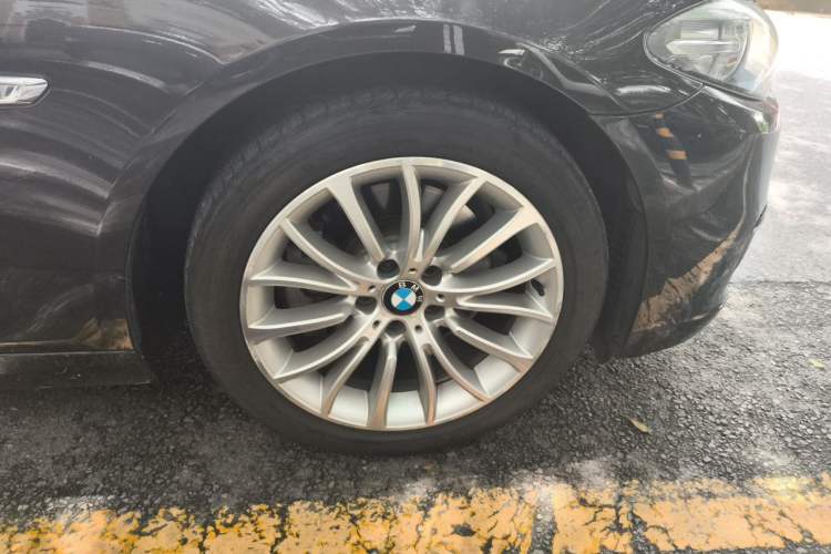 Used BMW 5 Series 2017 525Li Luxury Design Package Right Front Wheel Hub