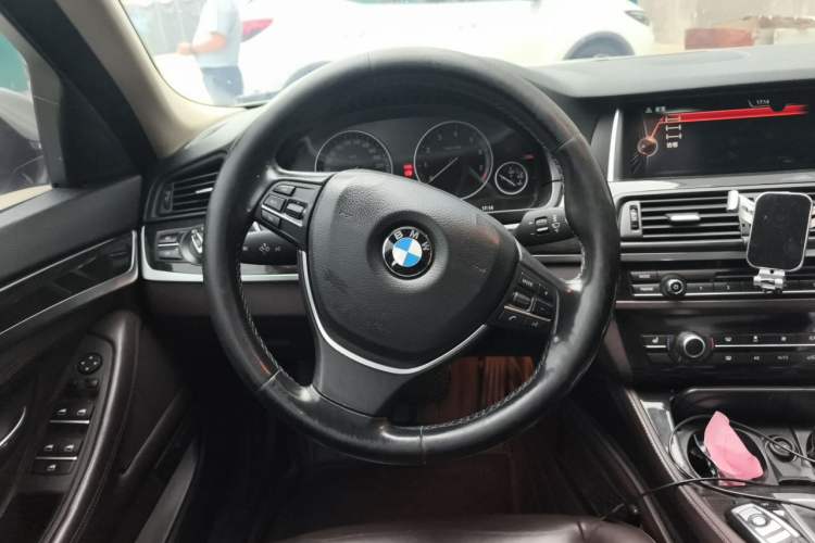 Used BMW 5 Series 2017 525Li Luxury Design Package Steering Wheel