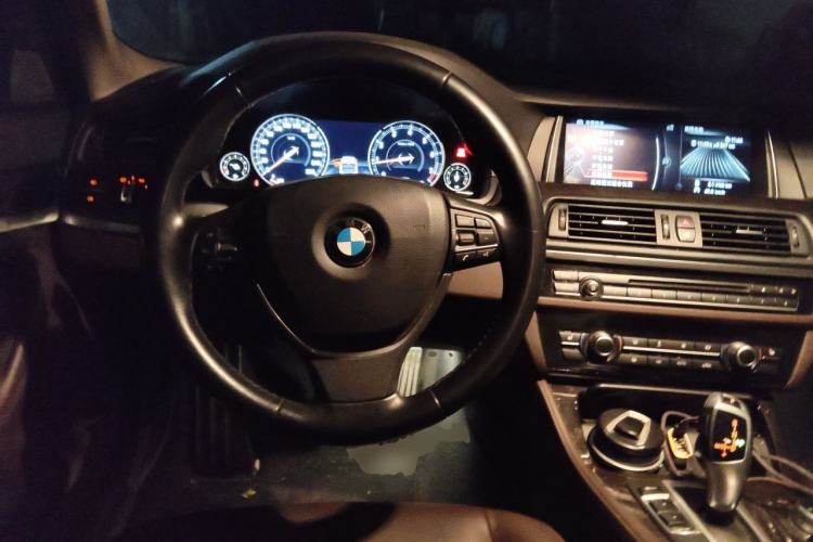 Used BMW 5 Series 2017 525Li Luxury Design Package Steering Wheel