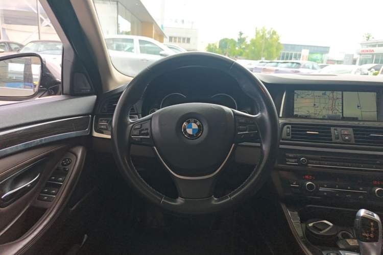 Used BMW 5 Series 2017 525Li Luxury Design Package Steering Wheel