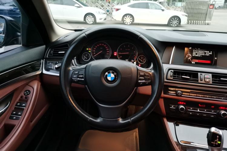 Used BMW 5 Series 2017 525Li Leading Model Steering Wheel