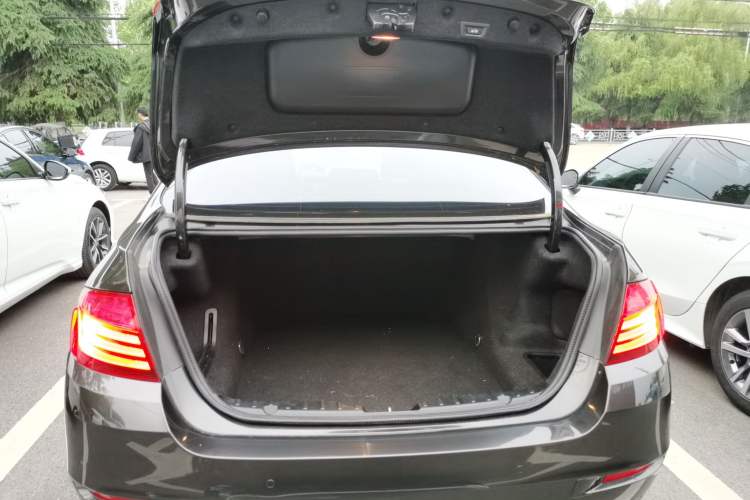 Used BMW 5 Series 2017 525Li Leading Model Trunk