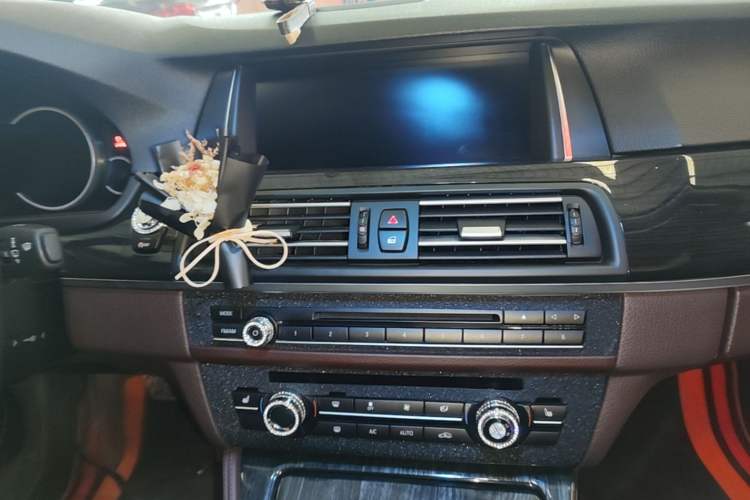 Used BMW 5 Series 2017 525Li Luxury Design Package Audio And AC Panel