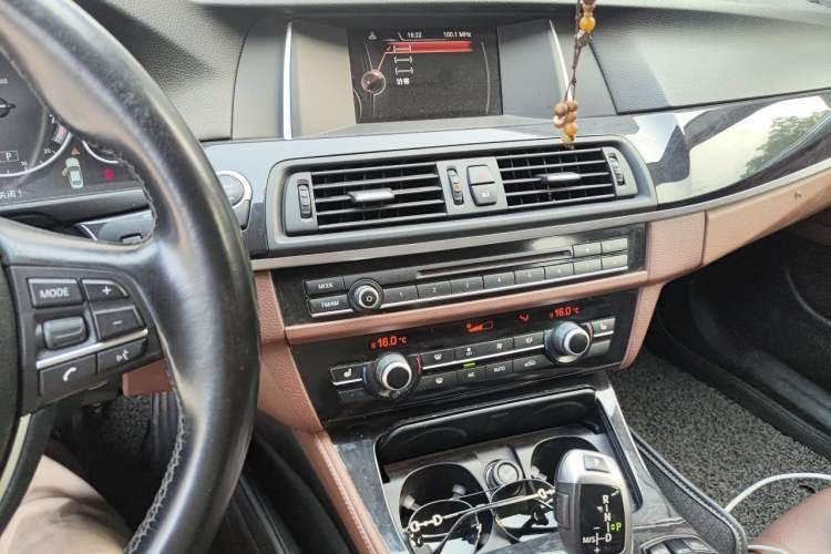 Used BMW 5 Series 2017 520Li Elegant Edition Audio And AC Panel