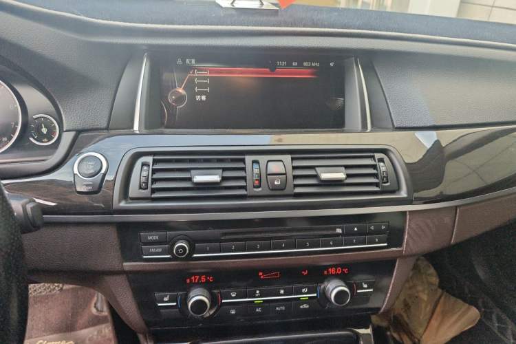 Used BMW 5 Series 2017 525Li Luxury Design Package Audio And AC Panel