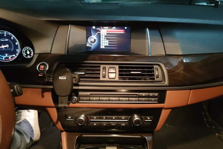 Used BMW 5 Series 2017 525Li Leading Model Audio And AC Panel