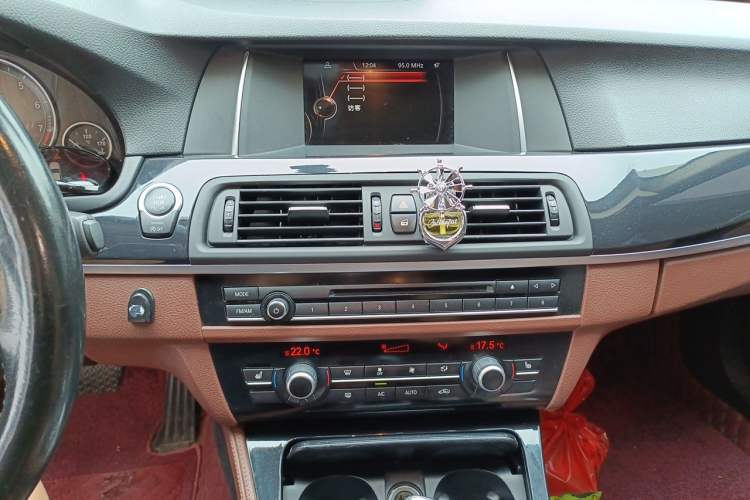 Used BMW 5 Series 2017 520Li Elegant Edition Audio And AC Panel