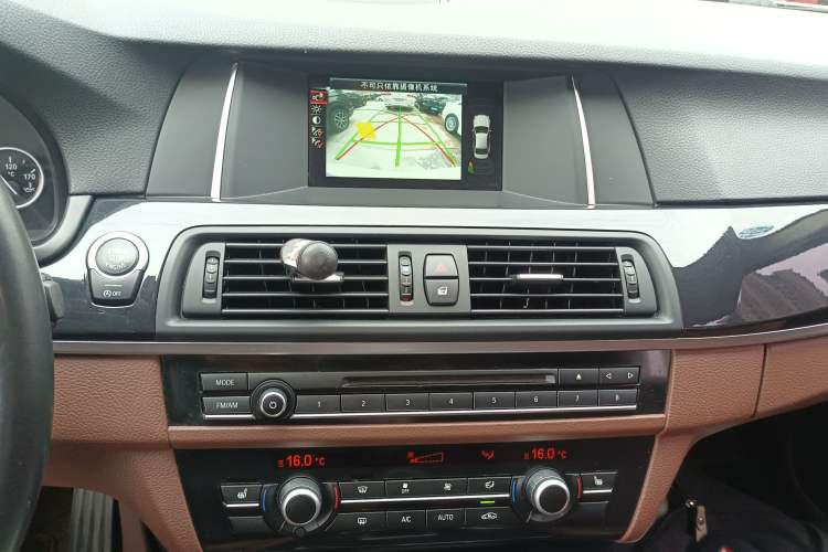 Used BMW 5 Series 2017 520Li Elegant Edition Audio And AC Panel