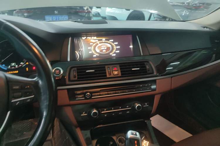 Used BMW 5 Series 2017 525Li Leading Model Audio And AC Panel