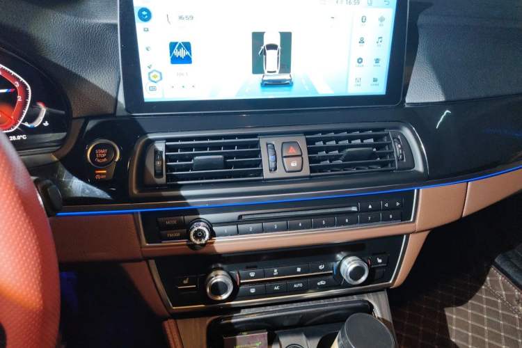 Used BMW 5 Series 2017 520Li Elegant Edition Audio And AC Panel
