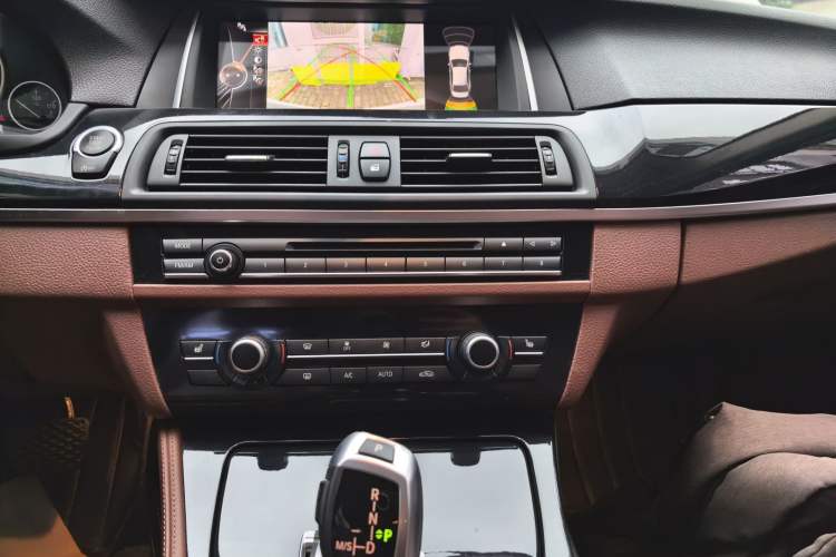 Used BMW 5 Series 2017 520Li Elegant Edition Audio And AC Panel