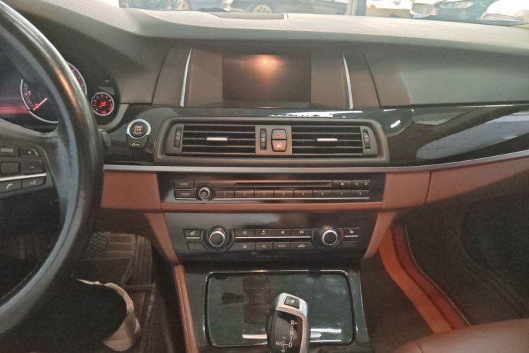 Used BMW 5 Series 2017 525Li Leading Model Audio And AC Panel
