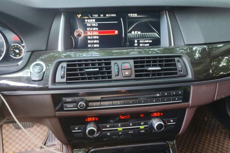 Used BMW 5 Series 2017 525Li Luxury Design Package Audio And AC Panel