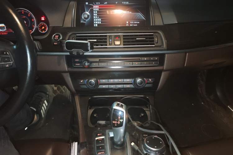Used BMW 5 Series 2017 525Li Luxury Design Package Audio And AC Panel