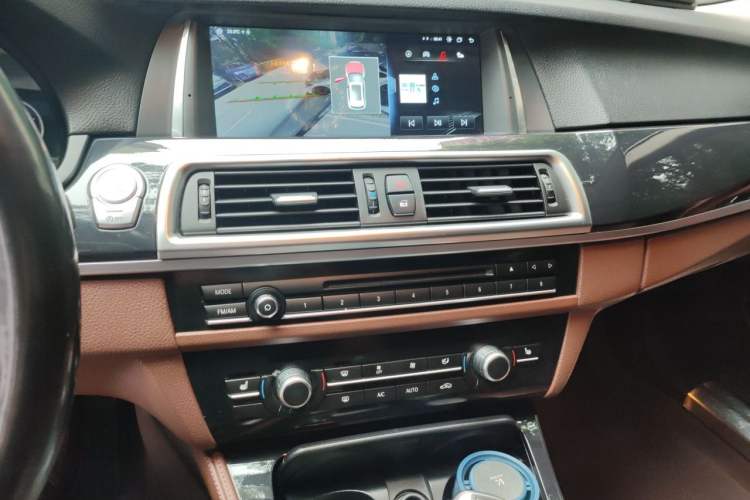 Used BMW 5 Series 2017 520Li Elegant Edition Audio And AC Panel
