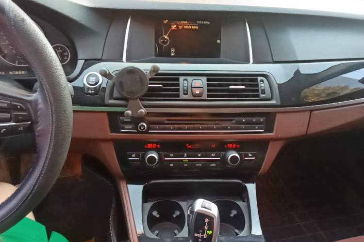 Used BMW 5 Series 2017 520Li Elegant Edition Audio And AC Panel