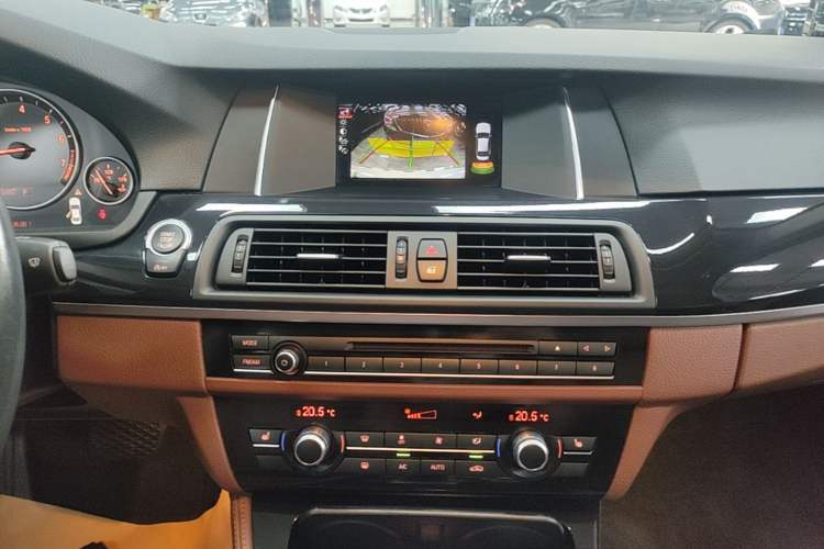 Used BMW 5 Series 2017 520Li Elegant Edition Audio And AC Panel