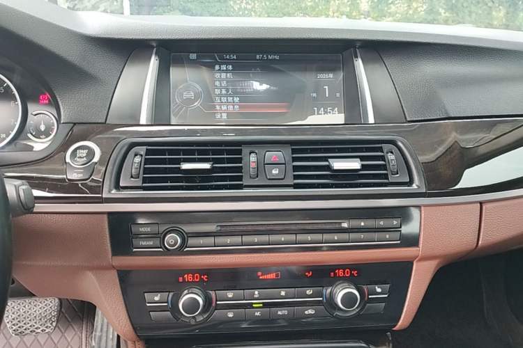 Used BMW 5 Series 2017 525Li Leading Model Audio And AC Panel