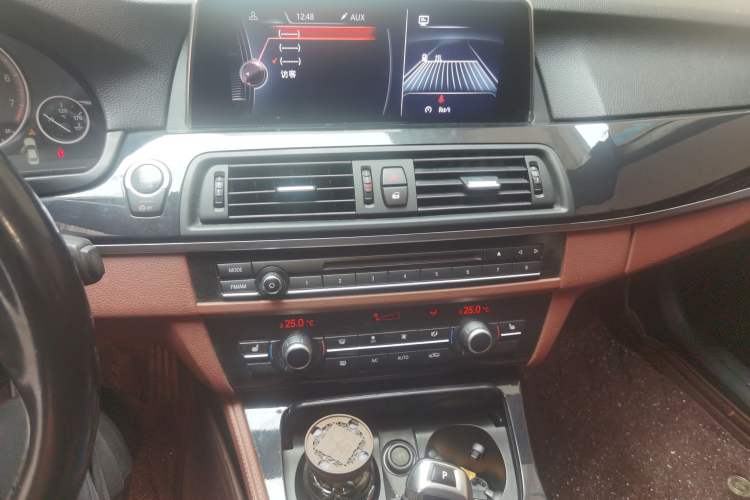 Used BMW 5 Series 2017 520Li Elegant Edition Audio And AC Panel