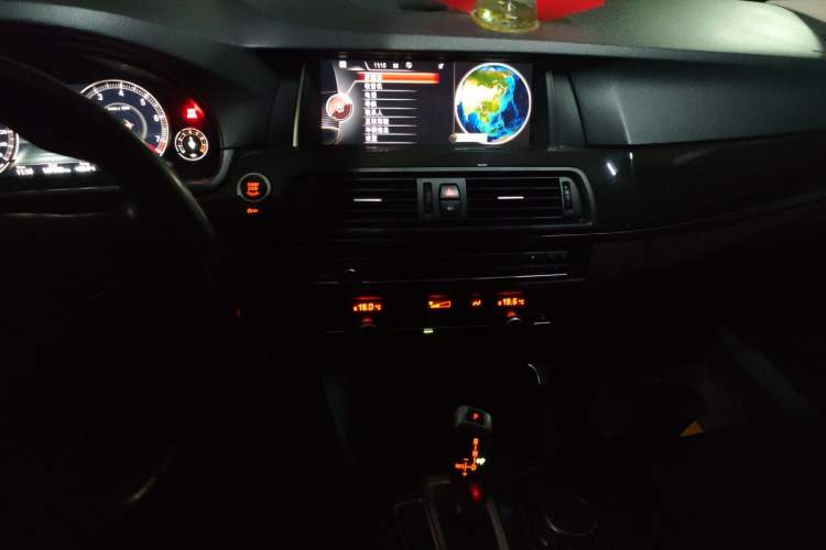Used BMW 5 Series 2017 525Li Luxury Design Package Audio And AC Panel