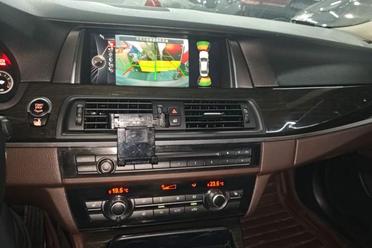 Used BMW 5 Series 2017 525Li Luxury Design Package Audio And AC Panel