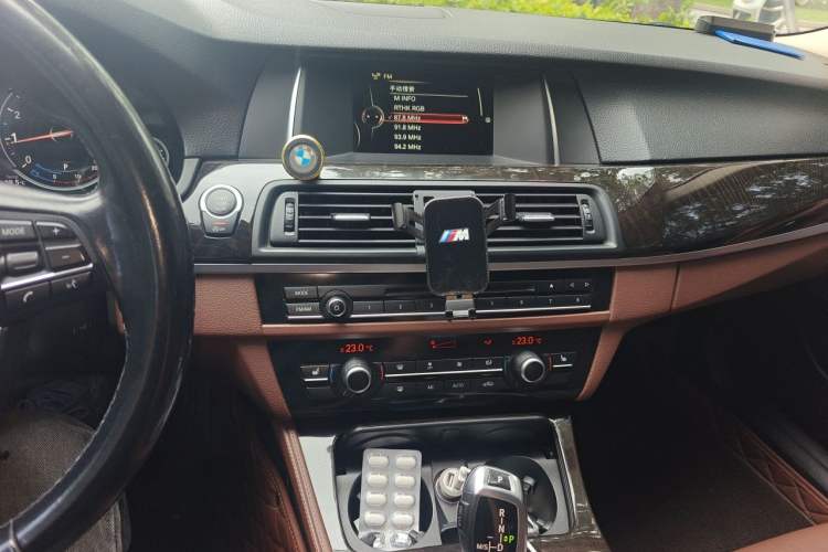 Used BMW 5 Series 2017 525Li Leading Model Audio And AC Panel