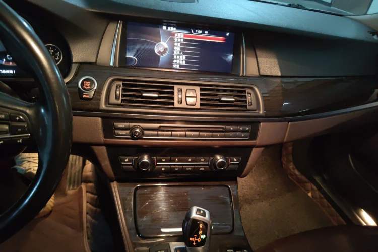 Used BMW 5 Series 2017 525Li Luxury Design Package Audio And AC Panel