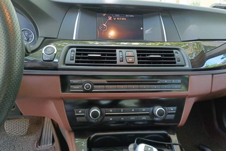 Used BMW 5 Series 2017 525Li Leading Model Audio And AC Panel