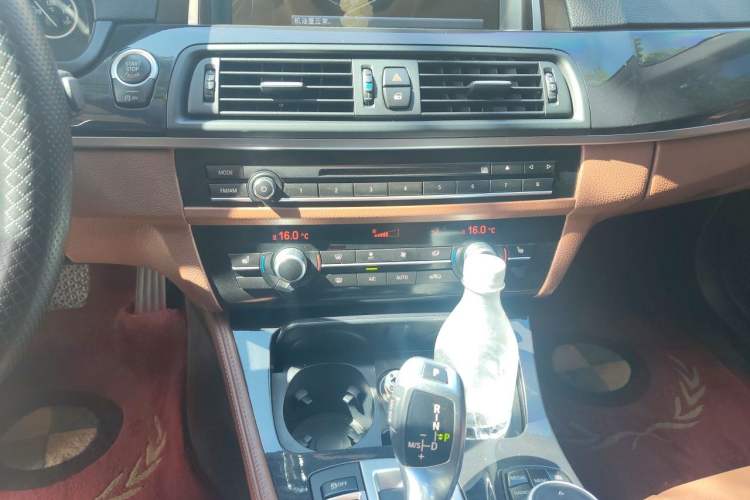 Used BMW 5 Series 2017 520Li Elegant Edition Audio And AC Panel