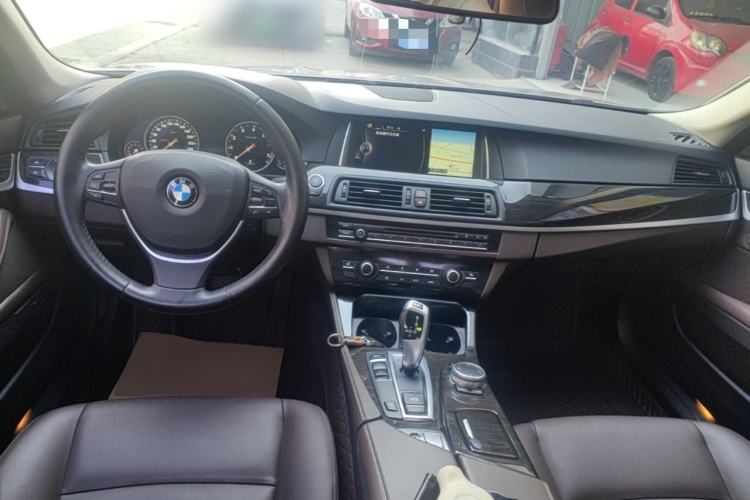 Used BMW 5 Series 2017 525Li Luxury Design Package Center Console