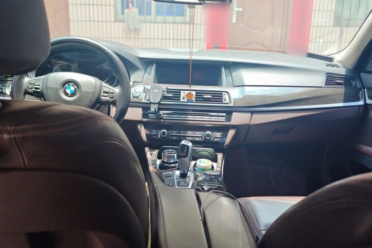Used BMW 5 Series 2017 525Li Luxury Design Package Center Console