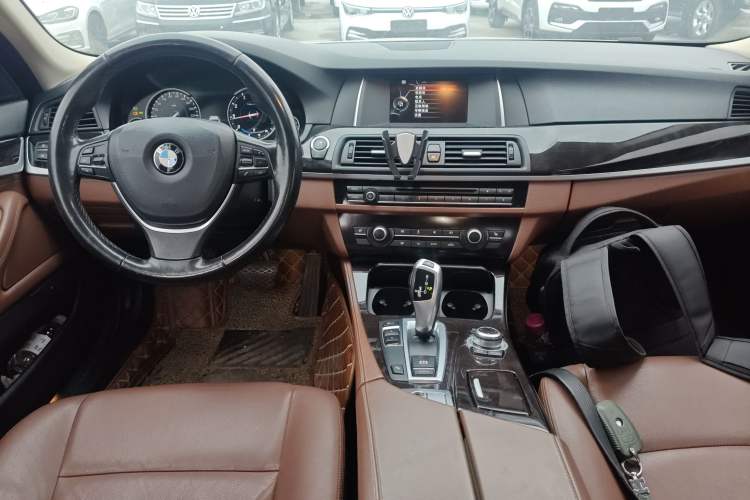 Used BMW 5 Series 2017 525Li Leading Model Center Console