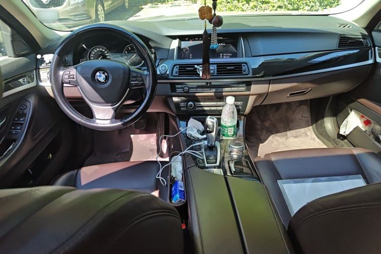 Used BMW 5 Series 2017 525Li Luxury Design Package Center Console