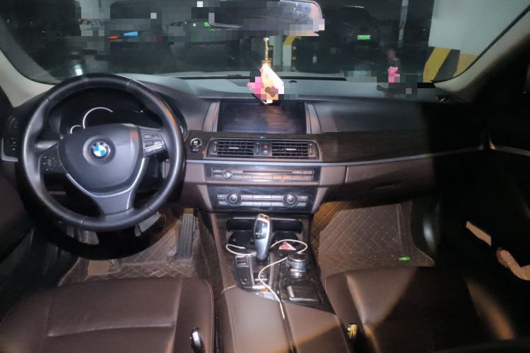 Used BMW 5 Series 2017 525Li Luxury Design Package Center Console