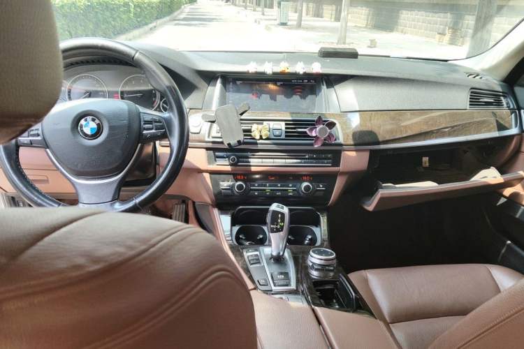 Used BMW 5 Series 2017 525Li Leading Model Center Console