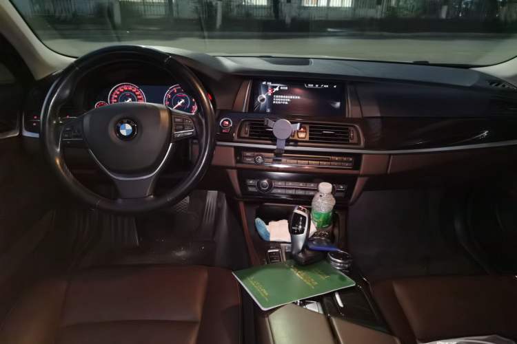 Used BMW 5 Series 2017 525Li Luxury Design Package Center Console