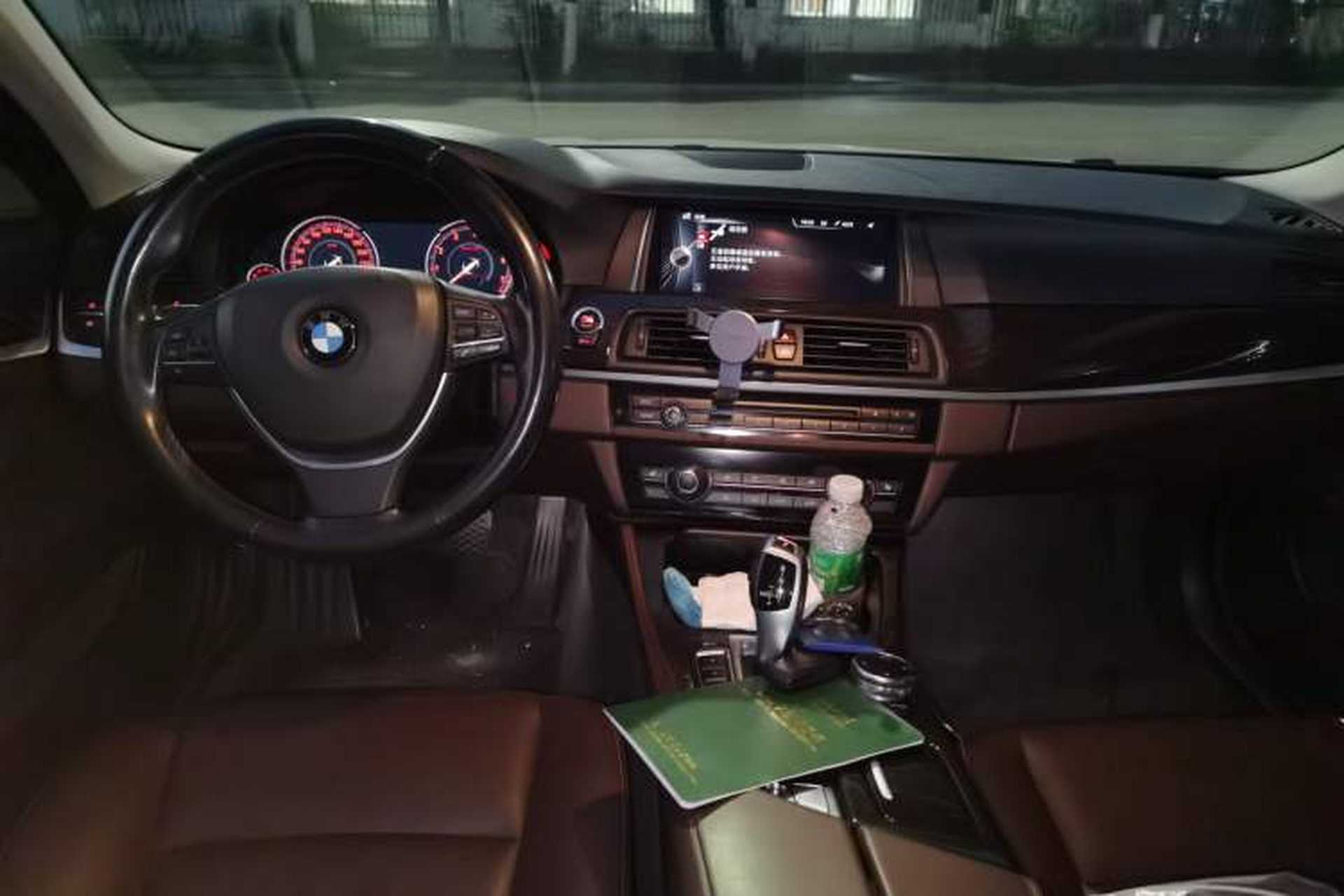 Used BMW 5 Series 2017 525Li Luxury Design Package Center Console