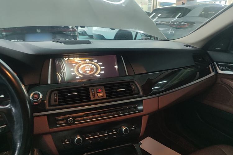 Used BMW 5 Series 2017 525Li Leading Model Center Console