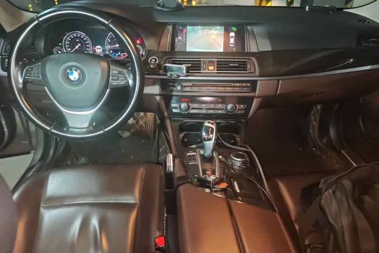 Used BMW 5 Series 2017 525Li Luxury Design Package Center Console