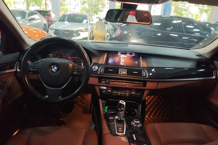 Used BMW 5 Series 2017 520Li Elegant Edition Center Console